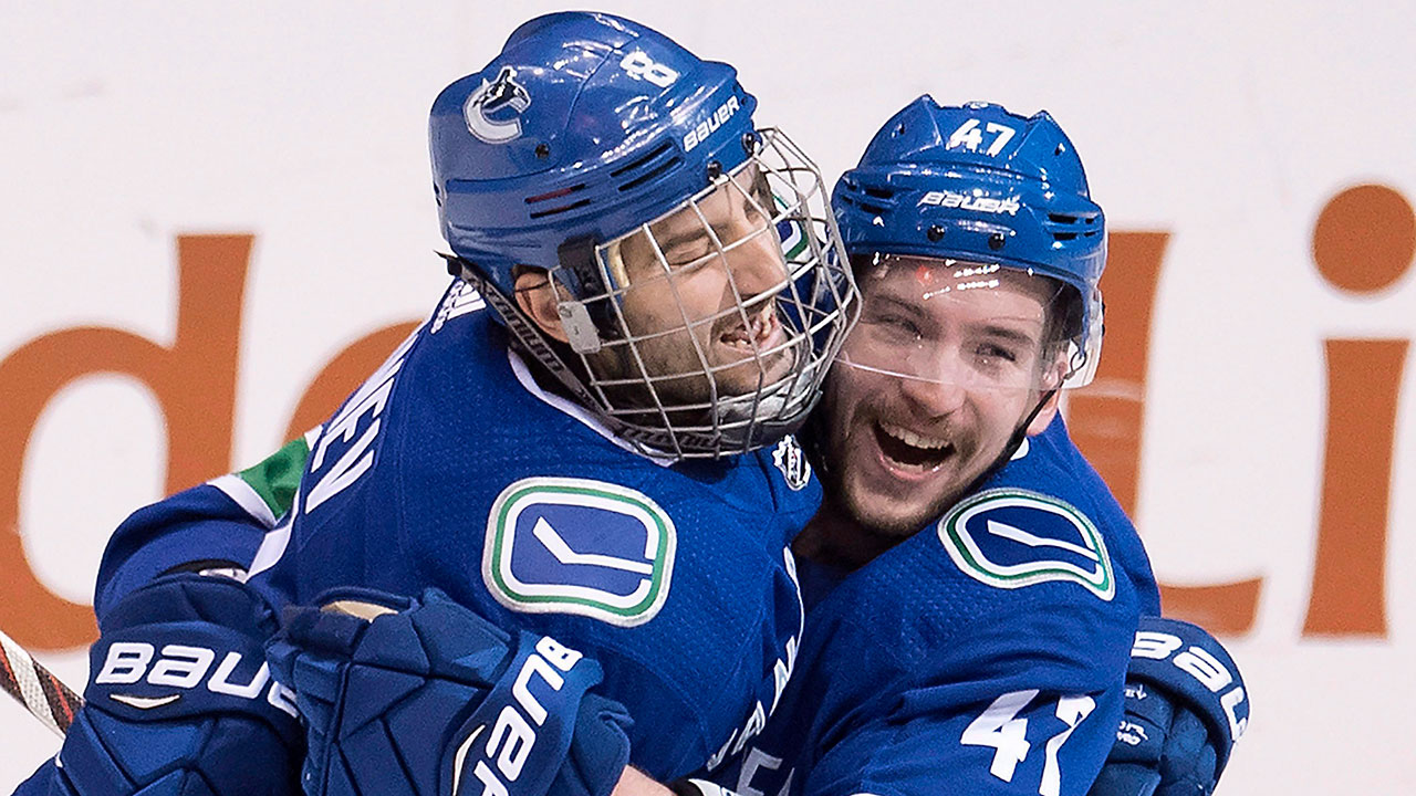 sven_baertschi_celebrates_with_tanev