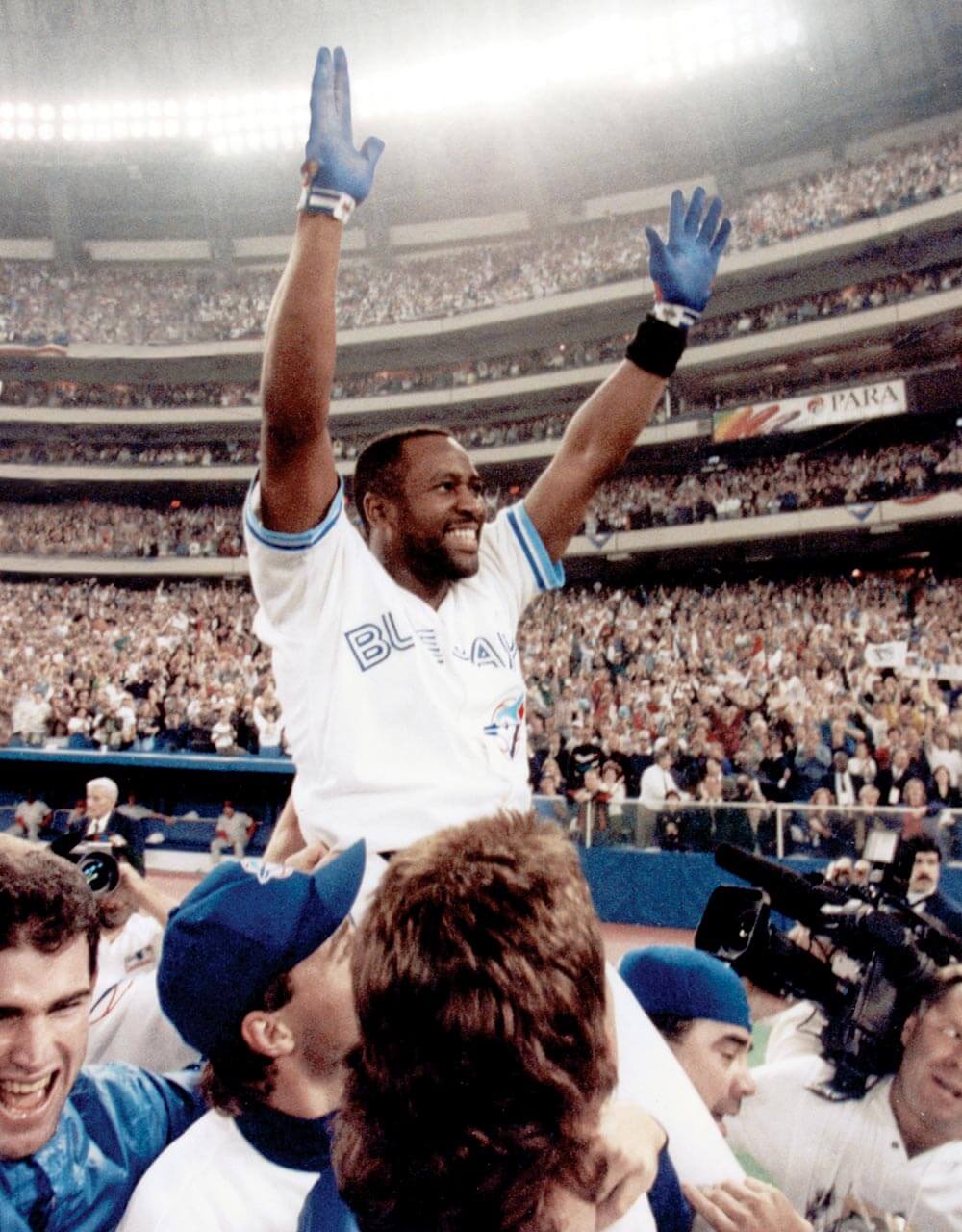 21 years ago: Joe Carter homers off Mitch Williams to win 1993