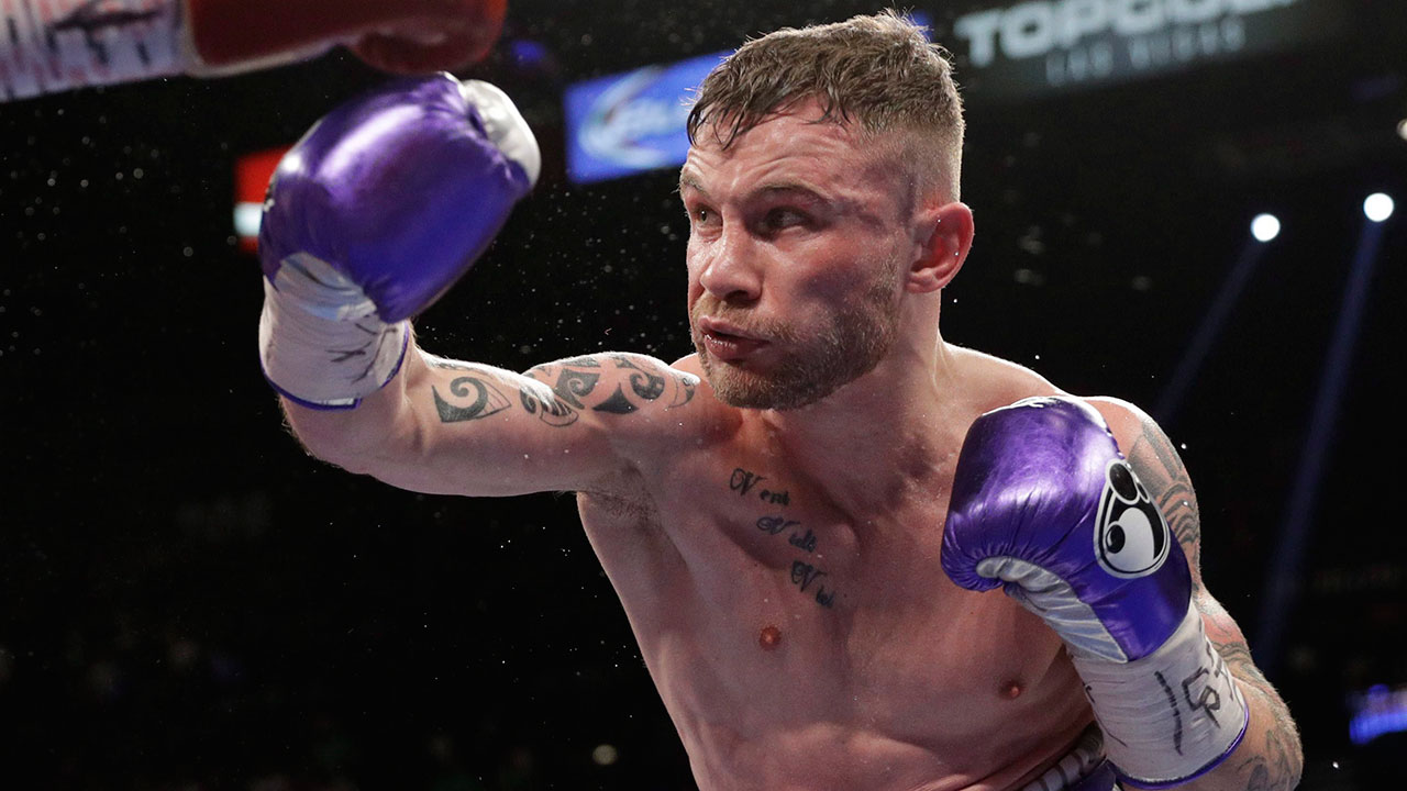 Carl-Frampton-throws-punch-at-leo-santa-cruz