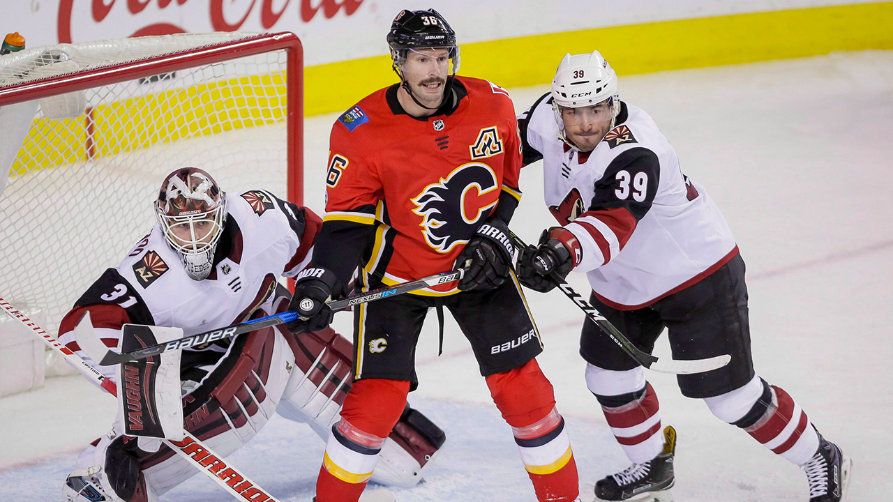 Troy Brouwer cashes in on playoff success with four-year Flames