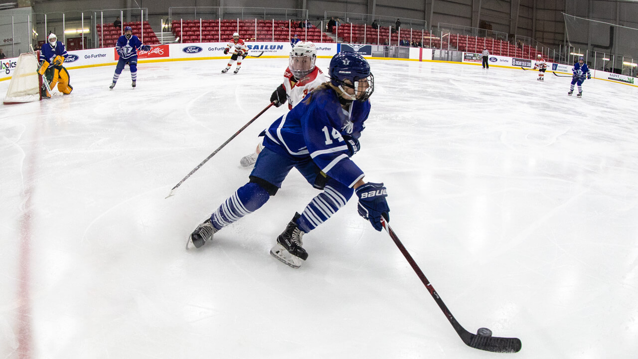 Toronto-Furies-defenceman-Renata-Fast