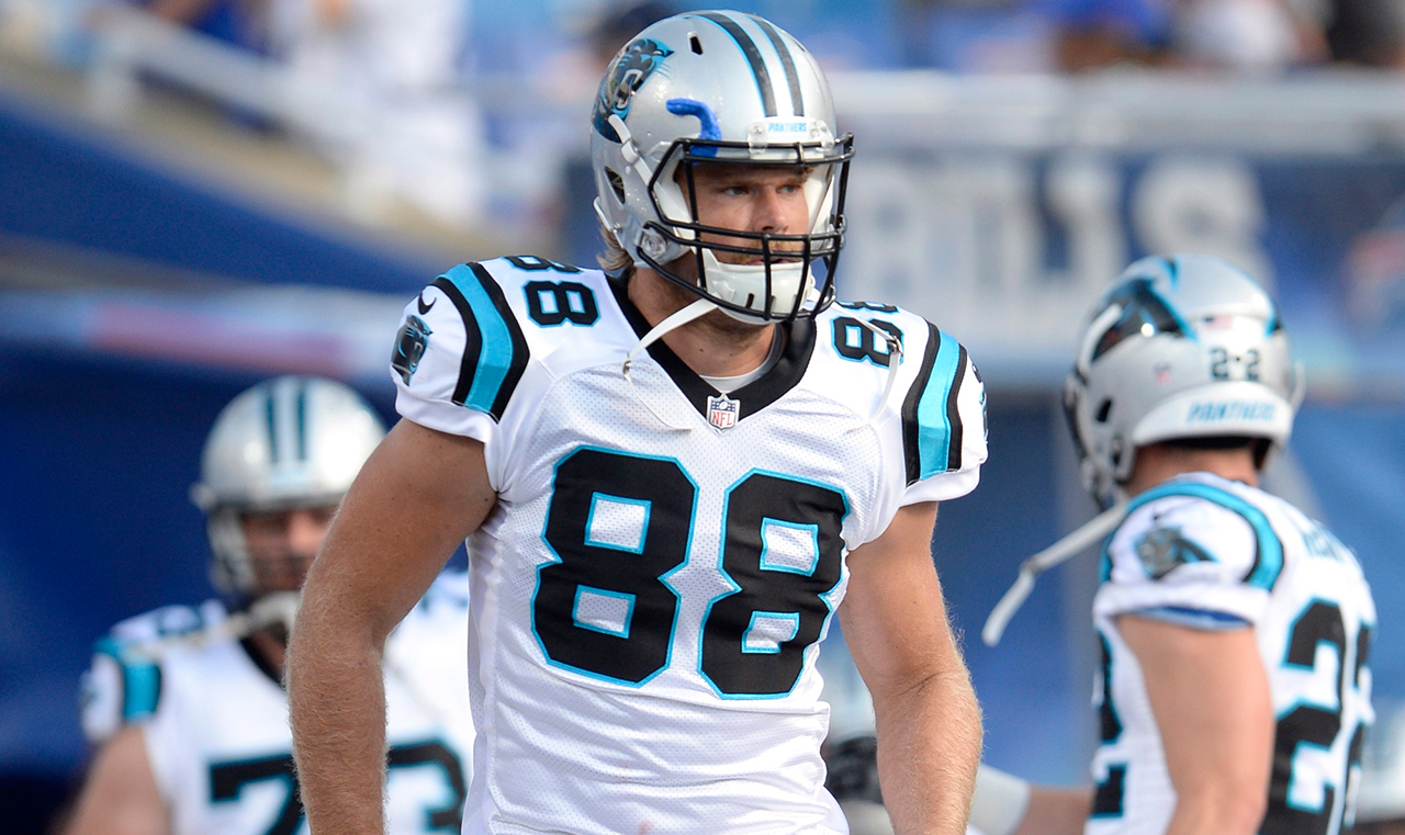 Carolina Panthers' Greg Olsen (88) takes the field during an NFL