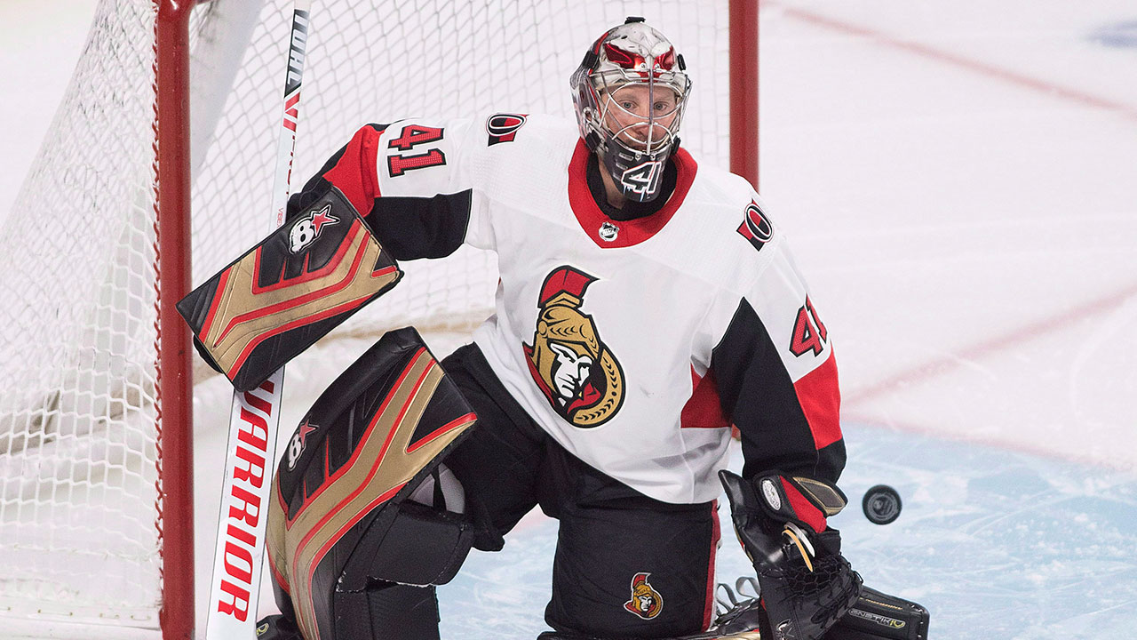 Craig-Anderson-looks-for-puck