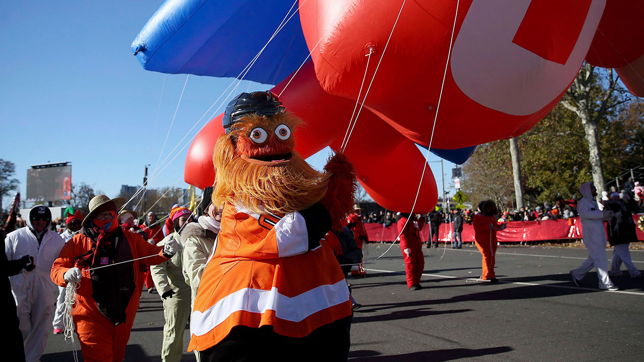 Flyers-mascot-Gritty-holds-balloon