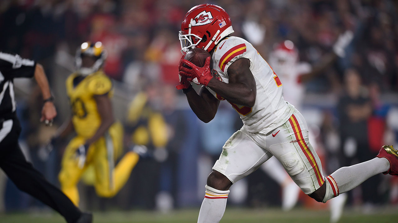 Chiefs' Tyreek Hill fined $10K by NFL for peace sign gesture