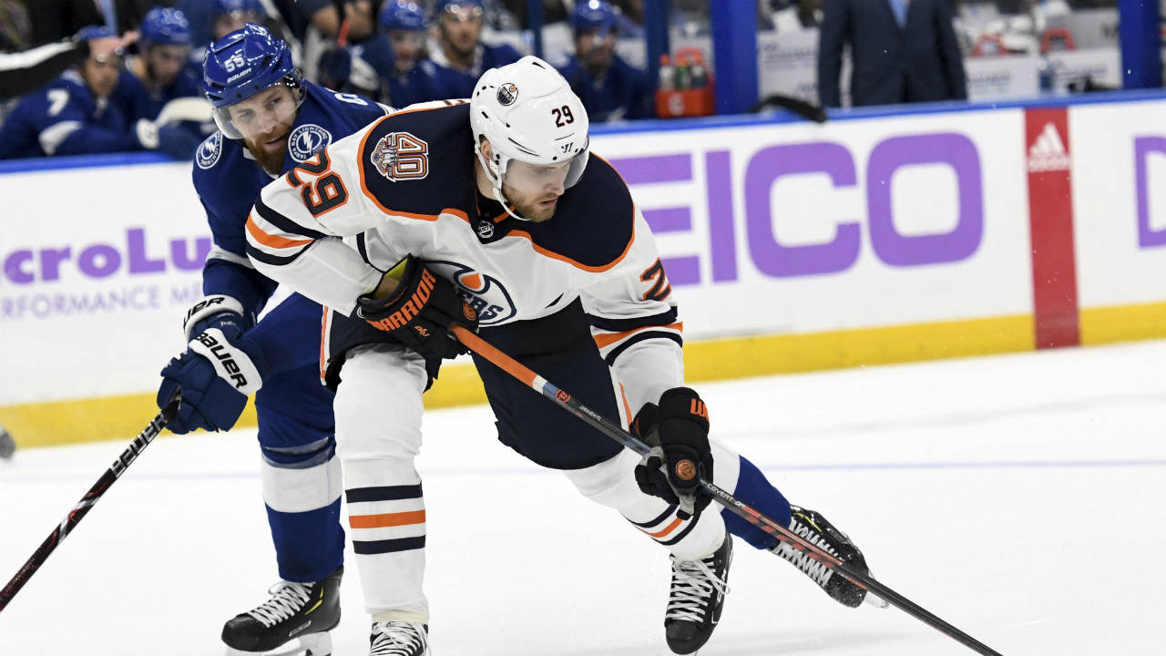 Oilers edge Lightning, snap three-game losing streak