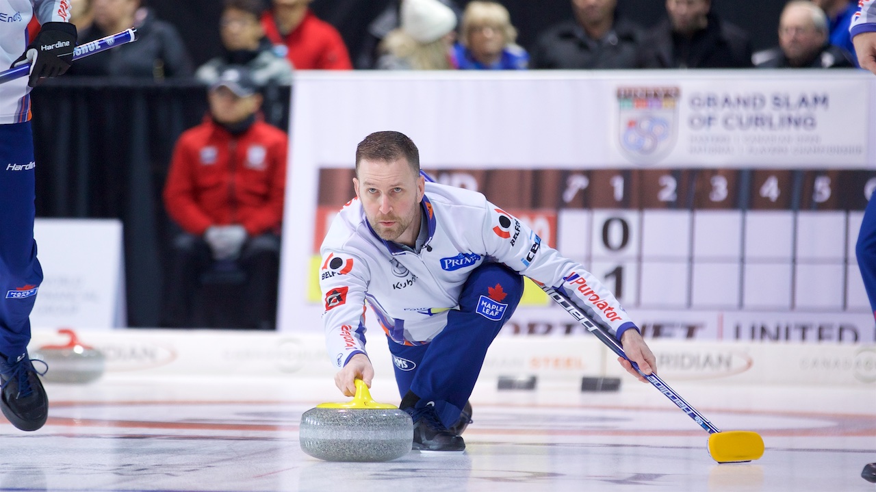 Brad Gushue delivers a rock during the 13th round-robin draw of the Tour Challenge on Nov. 9, 2018, in Thunder Bay, Ont. (Anil Mungal)