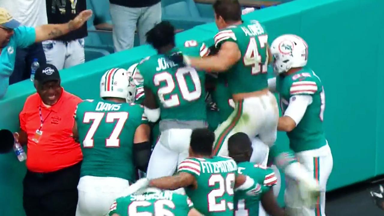 Watch: Patriots lose to Dolphins on lateral play that was overturned