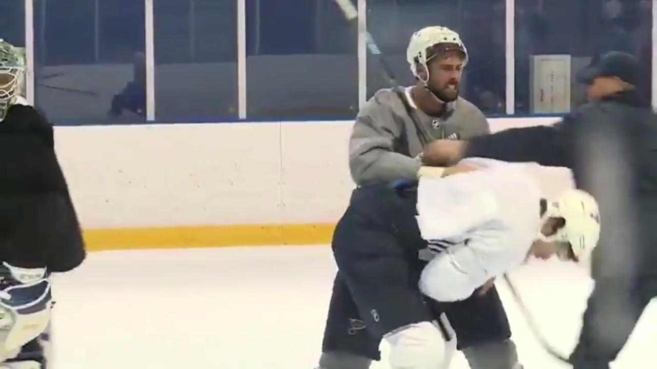 Blues' Bortuzzo and Sanford drop the gloves in pra