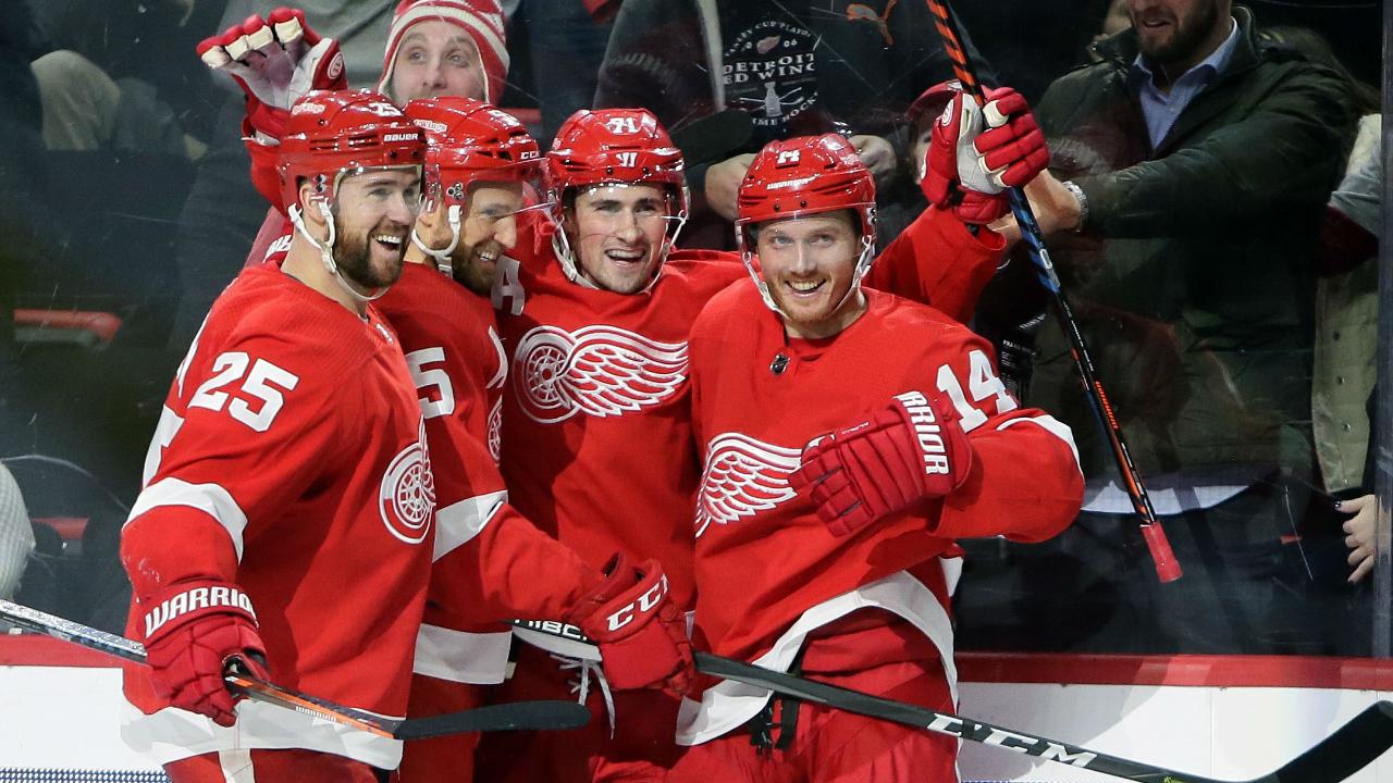 Red Wings’ Larkin puts nail in Kings’ coffin -