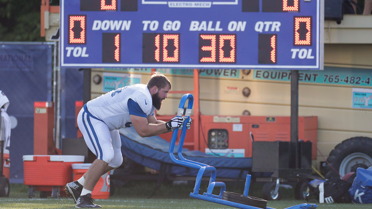 Colts, guard Glowinski agree to three-year extension