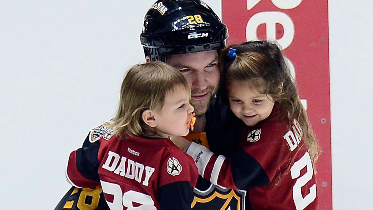 john-scott-with-daughters-at-nhl-all-star-game