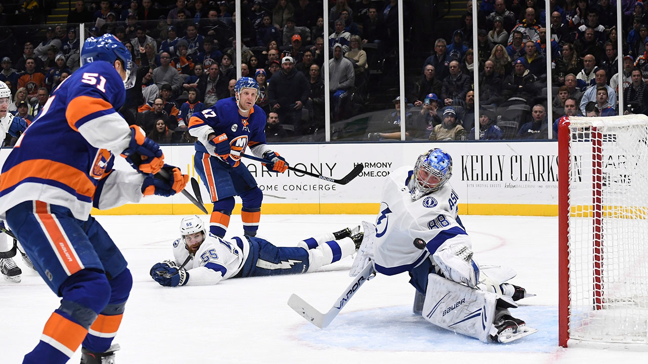 Vasilevskiy, Lightning top Islanders in shootout a