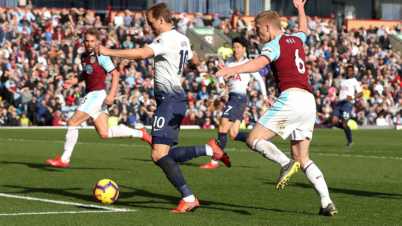 harry-kane-dribbles-towards-the-goal