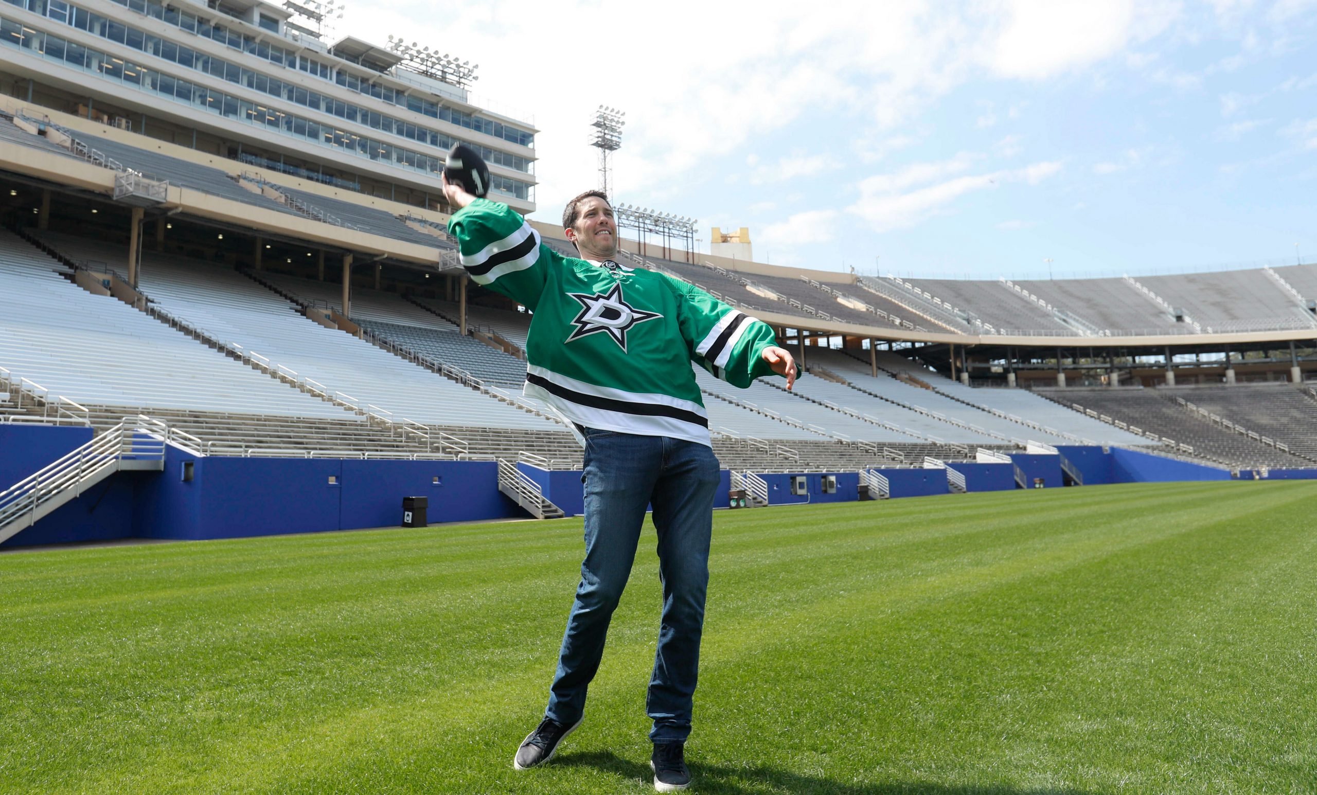 Dallas Stars to host 2020 NHL Winter Classic at the Cotton Bowl; which team  would you like to see them play?