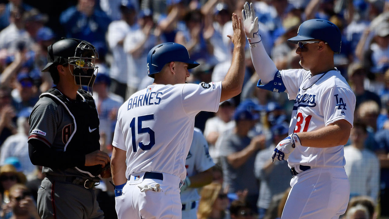 Los Angeles Dodgers, Austin Barnes avoid salary arbitration with 2-year  deal - ESPN