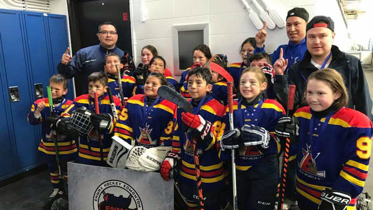 Canucks: Kids feel 'special' at Ethan Bear's Ochapowace hockey camp