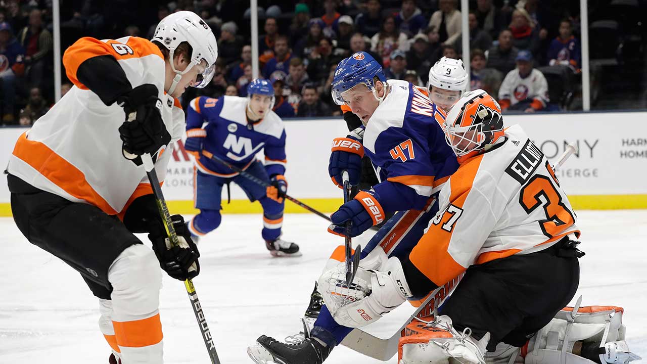 Brian Elliott stops 29 shots, Flyers beat Islander