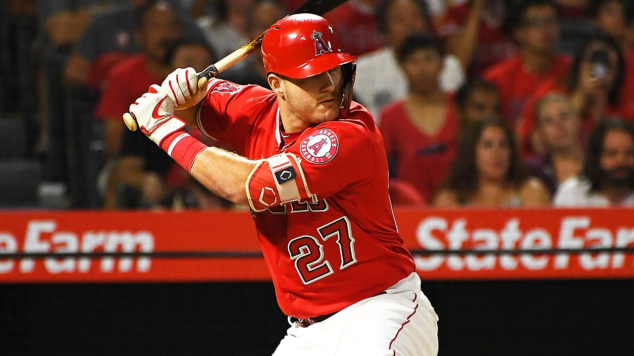 Angels' Mike Trout takes in Vikings-Eagles game (PHOTOS) 