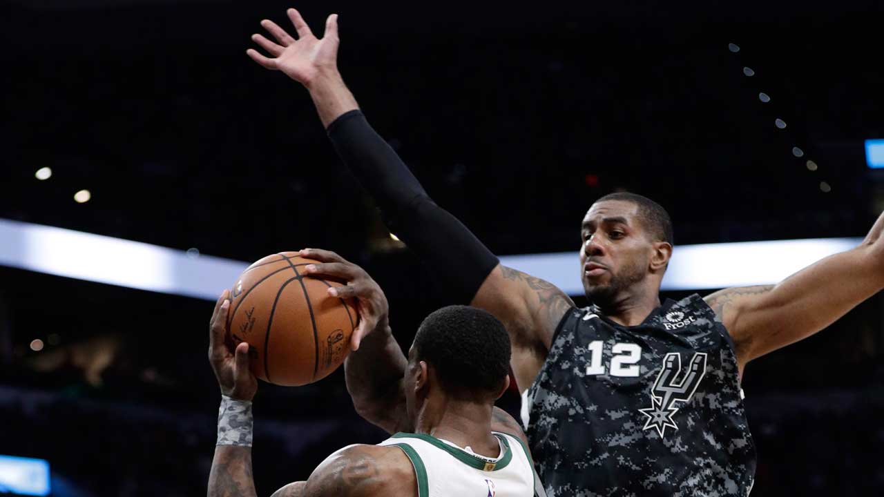 Lamarcus Aldridge Demar Derozan Help Spurs Rally Past Bucks - 