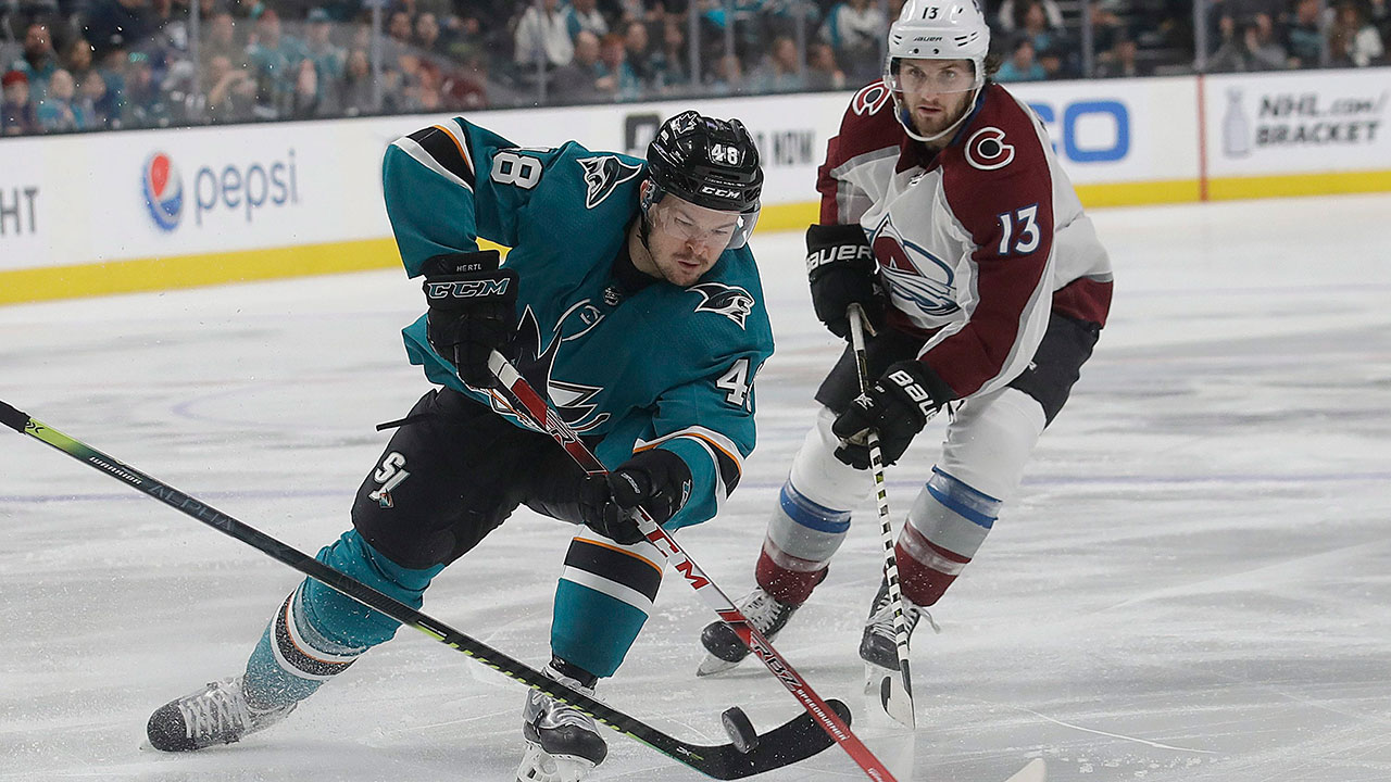 Tomas Hertl scores twice, Sharks edge Avalanche to