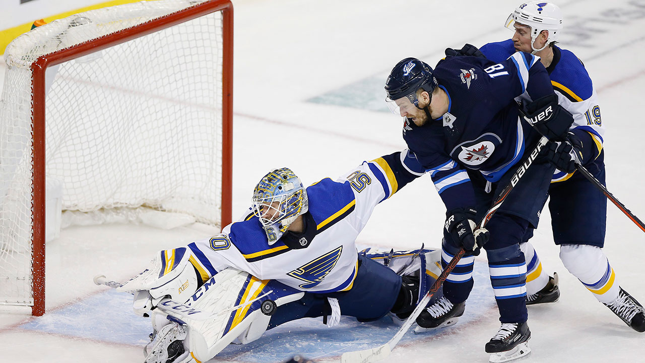 Blues hold on for wild Game 2 win over Jets, claim