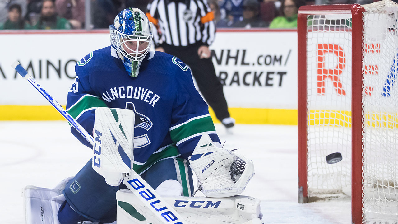 Canucks' Jacob Markstrom to replace Marc-Andre Fle