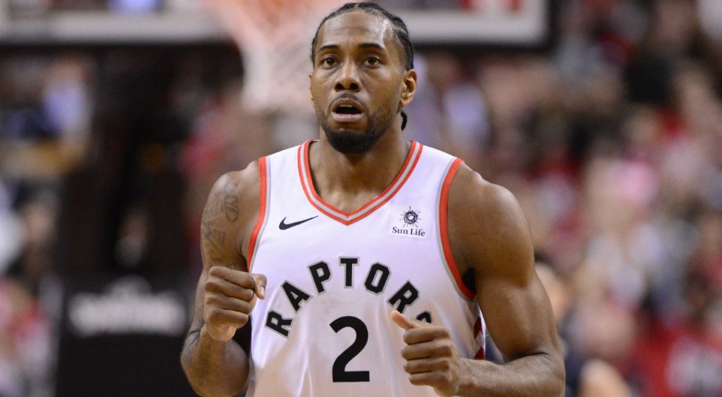 kawhi leonard photo with raptors