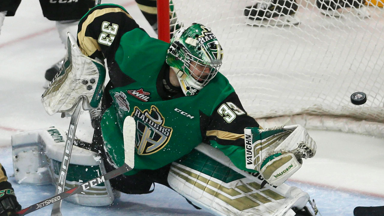 Jr-hockey-Raiders-Scott-makes-save