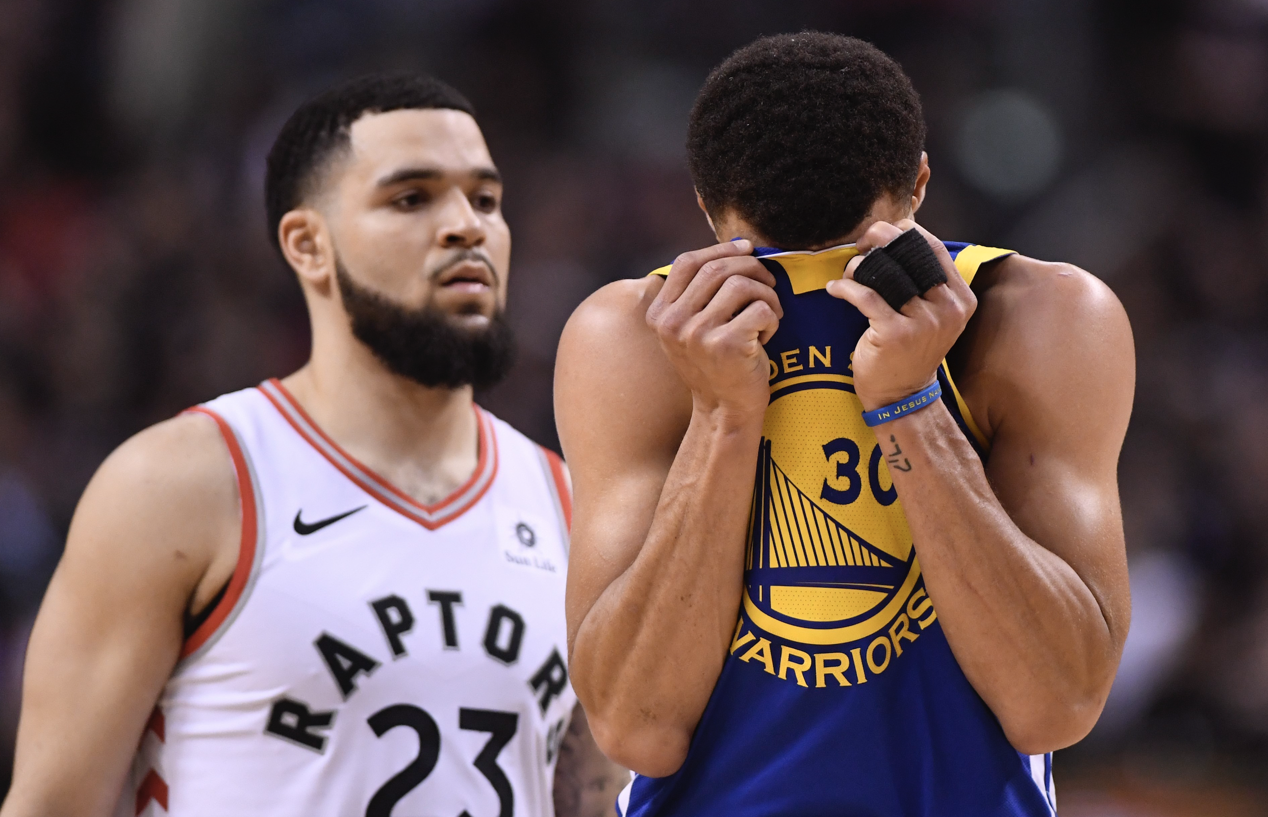 Drake Trolls Golden State Warriors by Wearing Dell Curry Raptors Jersey at  NBA Finals Game 1