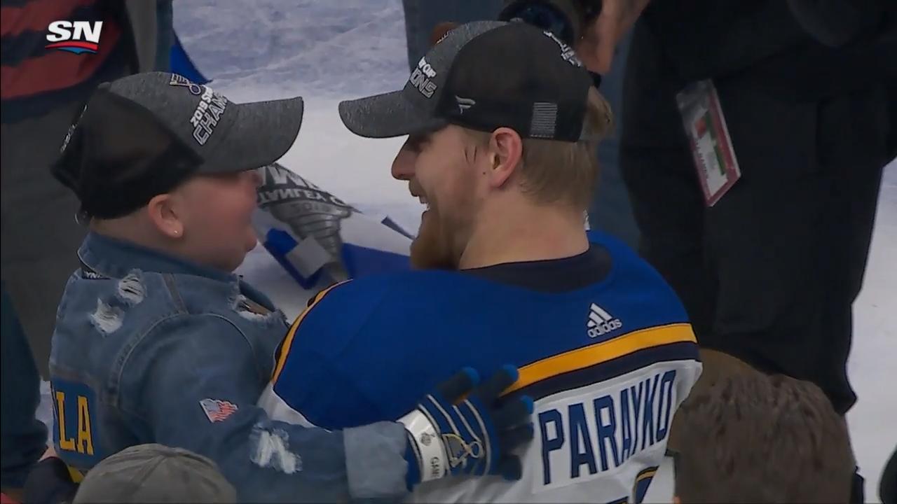 Vladimir Tarasenko's 6-day-old baby takes nap in Stanley Cup