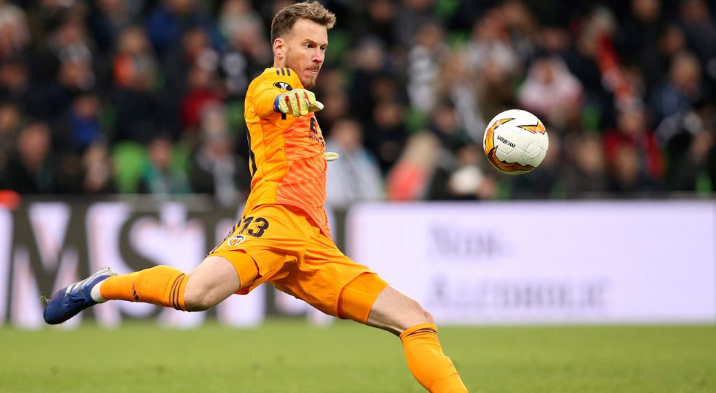 Barcelona Signs Neto In Swap Of Back Up Goalkeepers With Valencia Sportsnet Ca