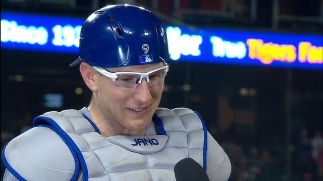 Danny Jansen shaves off mustache between at-bats