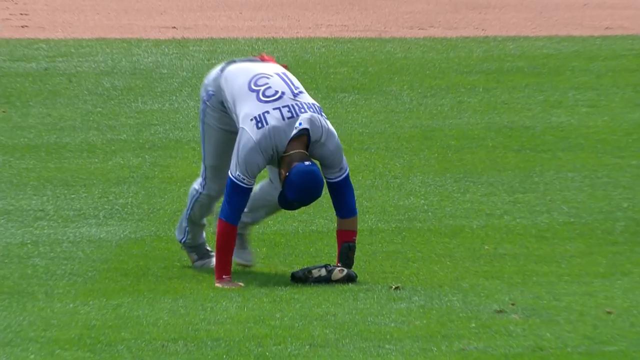 Lourdes Gurriel Jr. suffers injury scare against Yankees