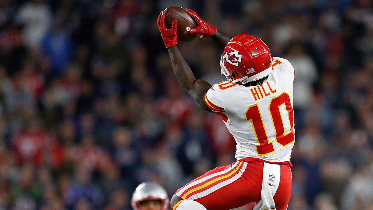 Tyreek Hill listed questionable after ankle injury vs. Jets in Week 18