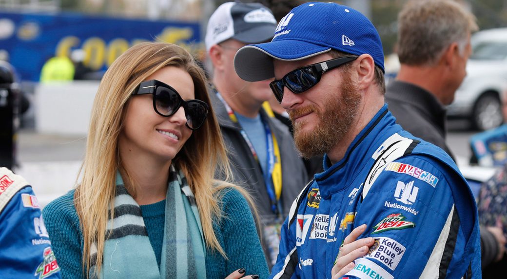 Dale Earnhardt Jr., family safe after plane crash in Tennessee ...