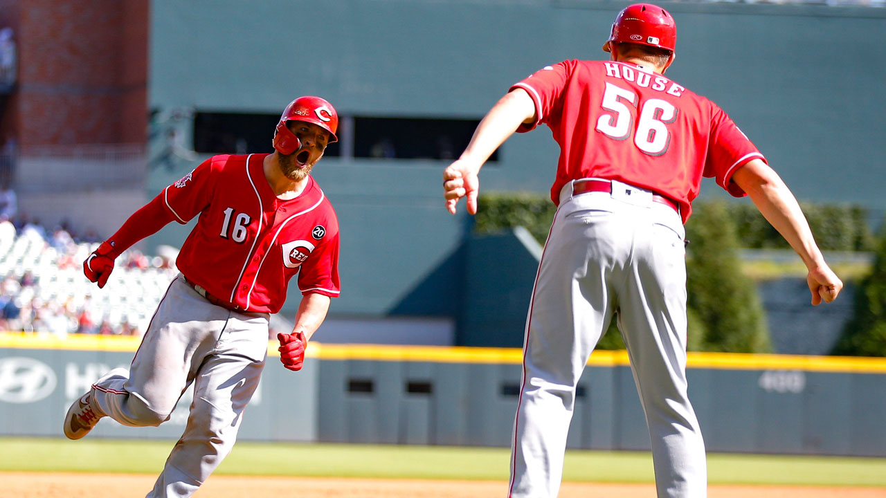 Barnhart's three-run blast sends Reds over Braves in 10