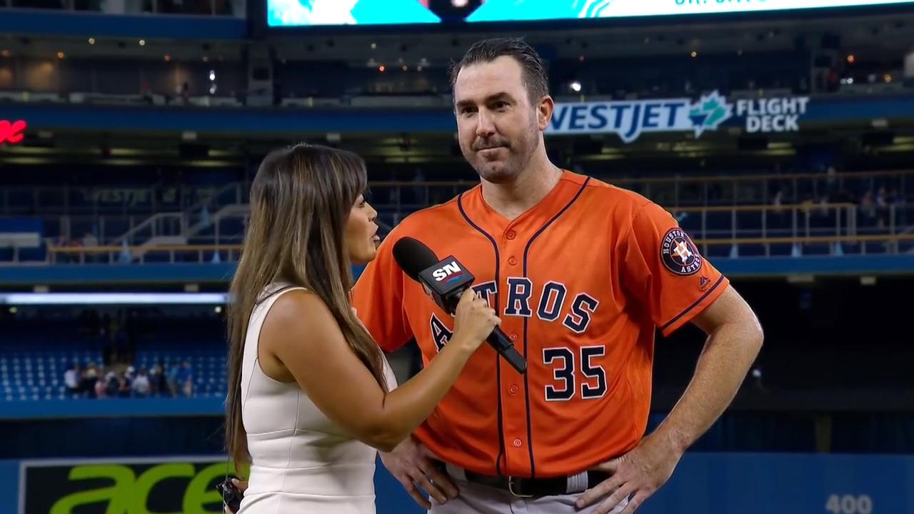 José Berríos carries no-hitter into 7th in Blue Jays' win