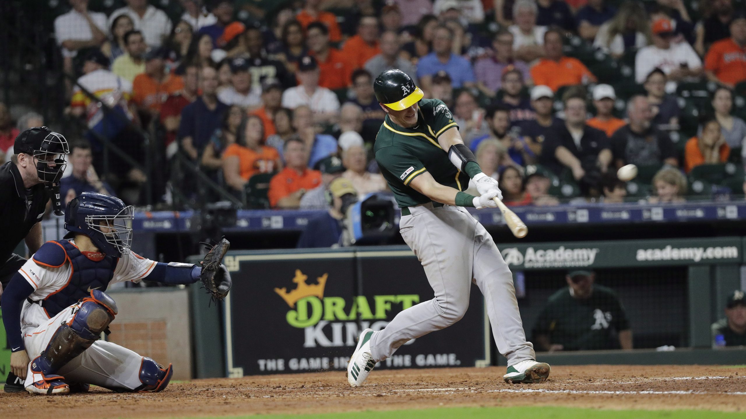 Braves get catcher Sean Murphy from A's in multi-team trade