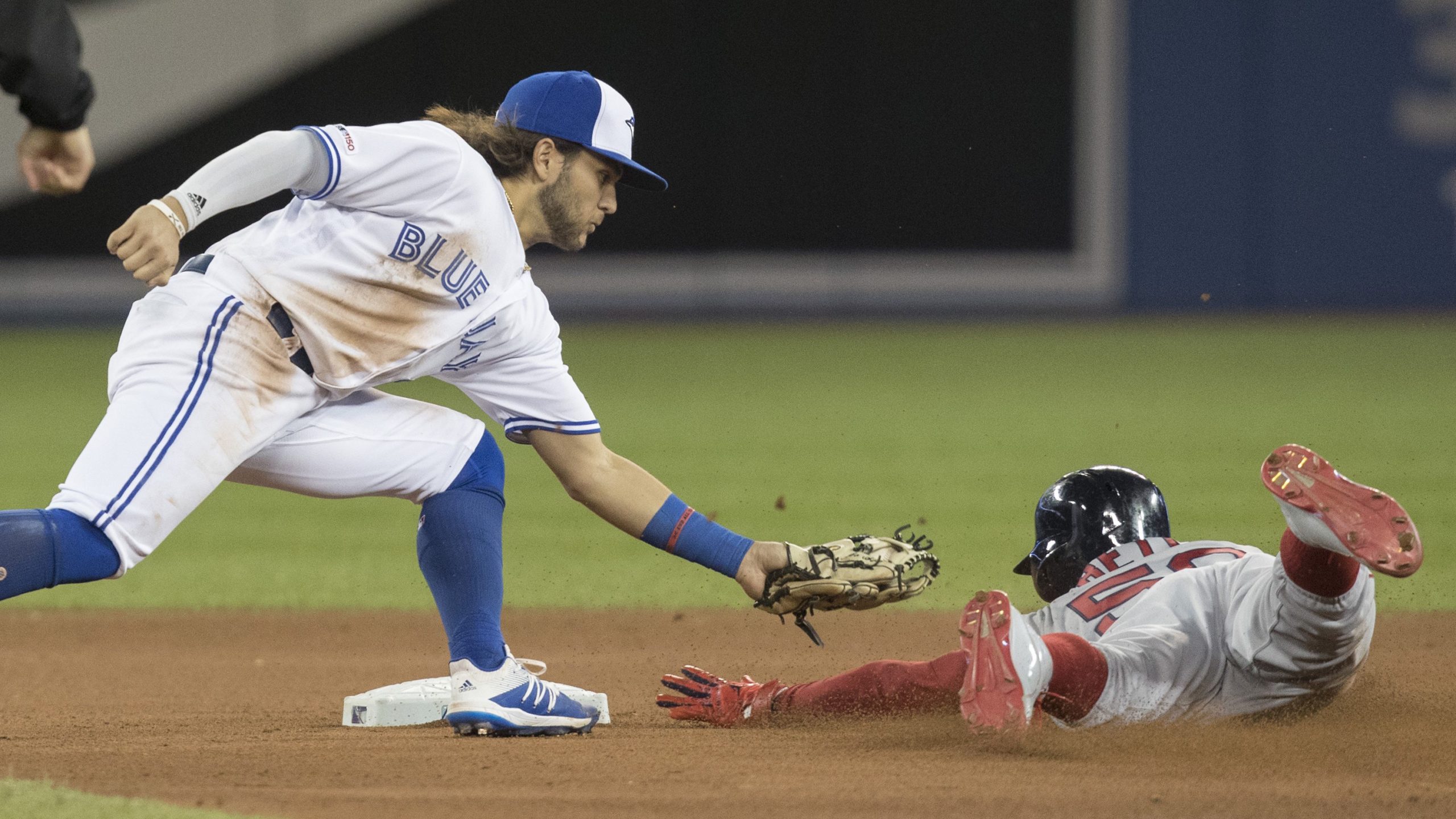 A's beat Blue Jays 5-4: Losing streak halted at eight away from