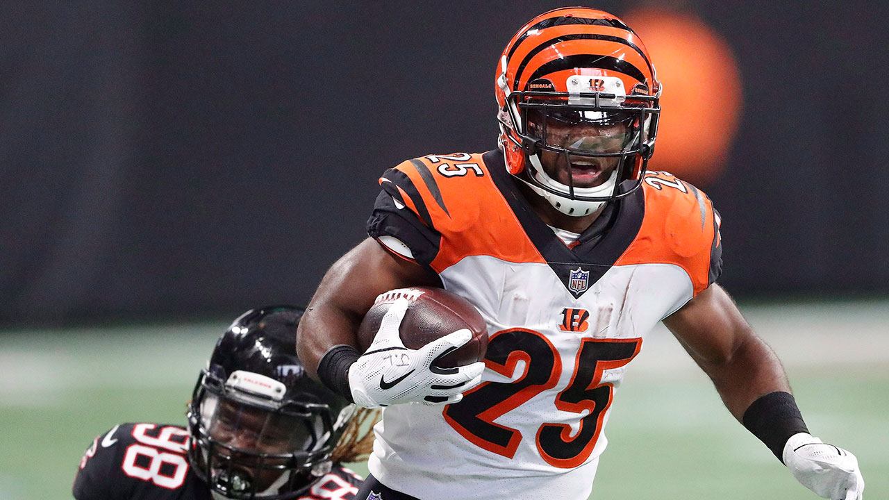 Bengals RB Giovani Bernard signs two-year extension