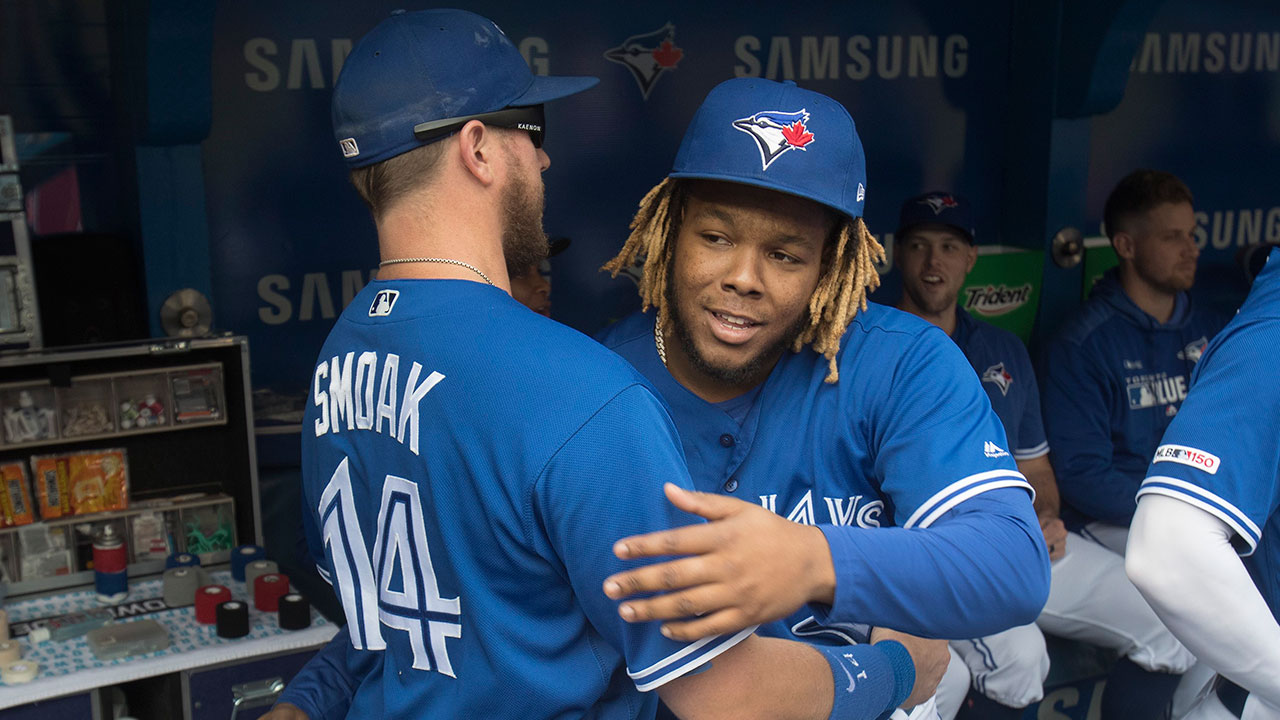 With future unclear, young teammates appreciate Smoak's Blue Jays