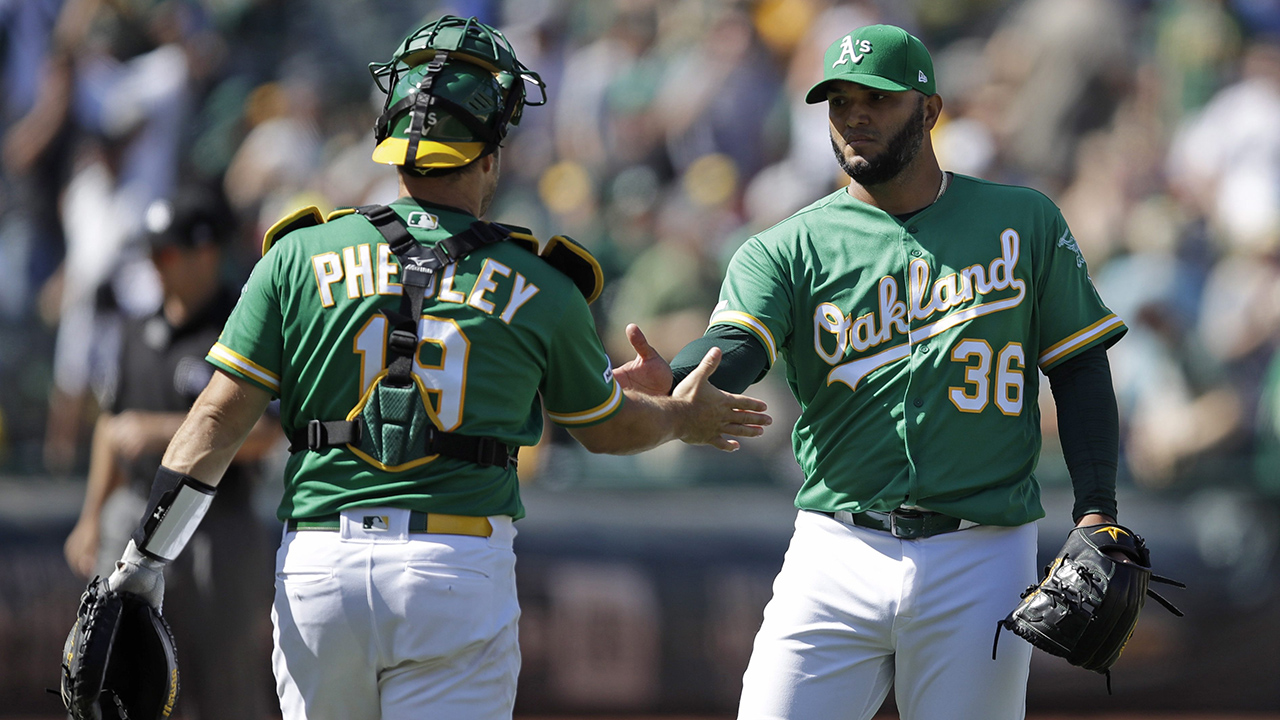 Oakland A's sign reliever Sergio Romo to one-year contract