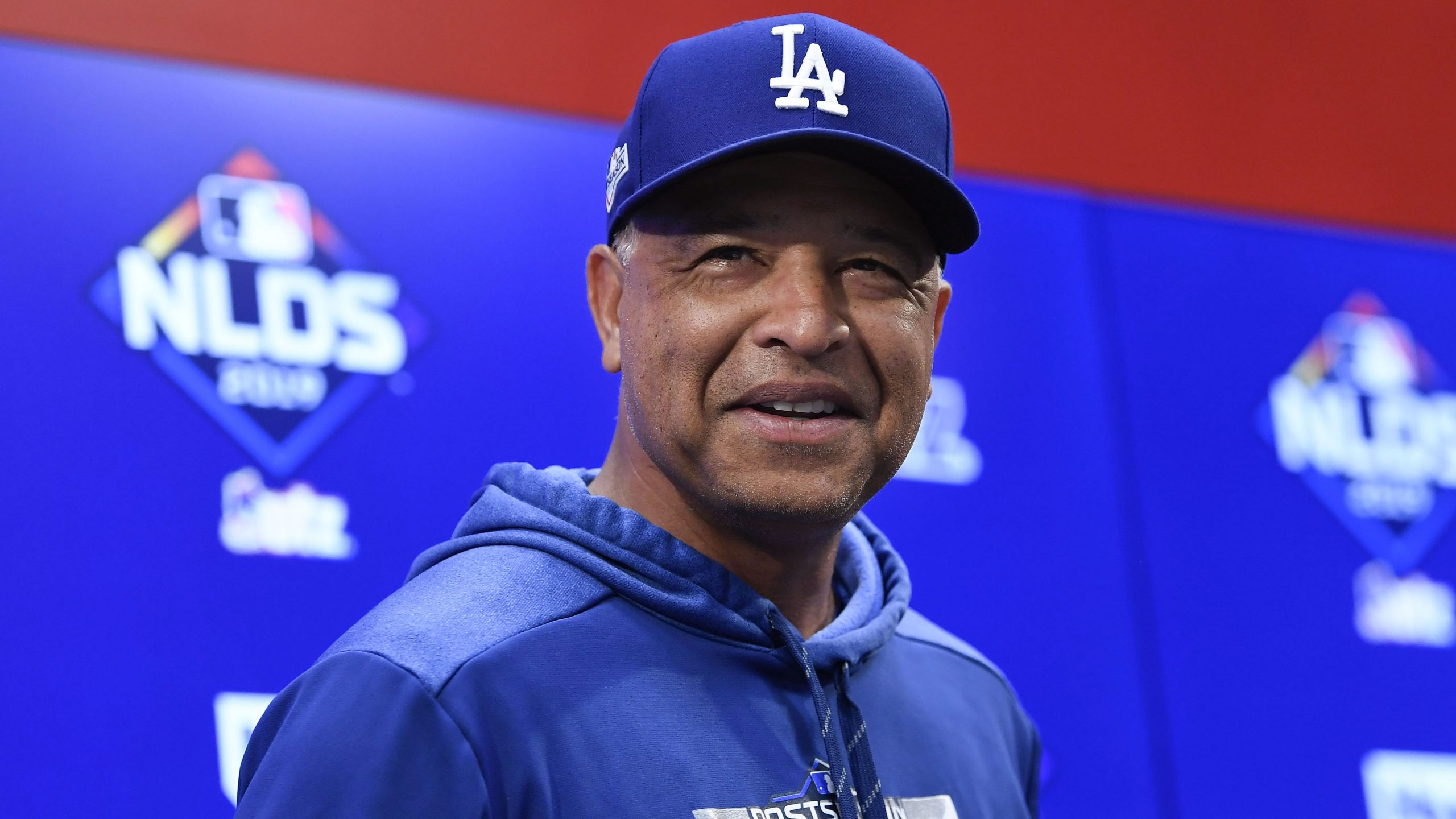 Dave Roberts named Los Angeles Dodgers manager