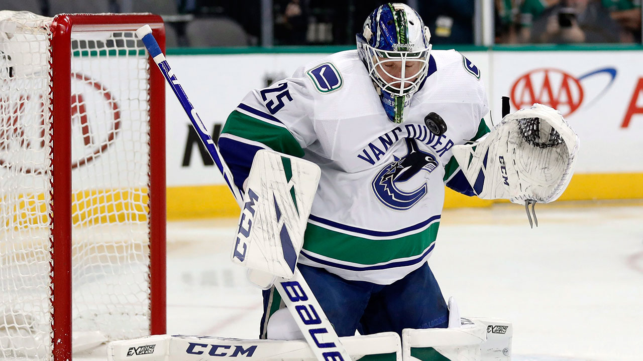 Vancouver re-signs Markstrom