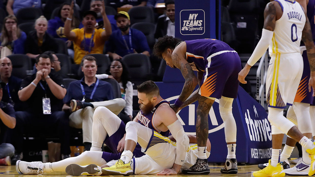 Stephen Curry suffers broken left hand in Golden State Warriors loss to  Phoenix Suns, NBA News