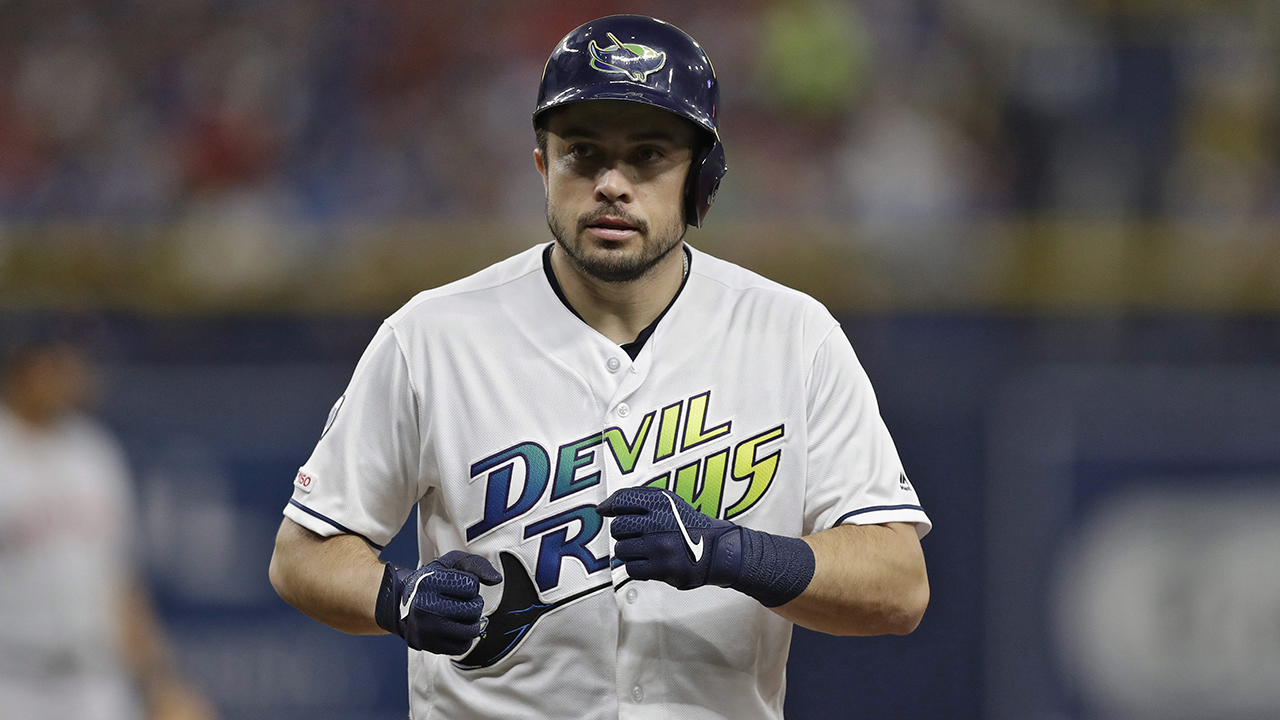 Braves sign Travis d'Arnaud to new two-year contract