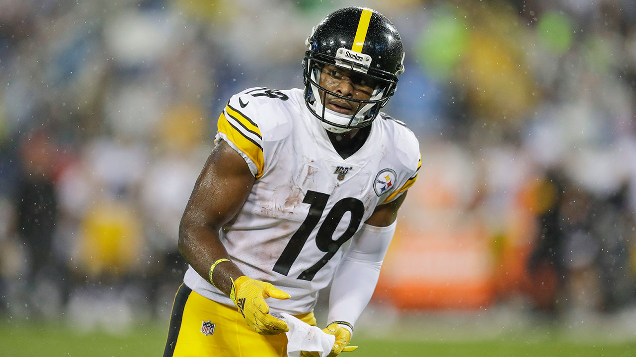 Pittsburgh Steelers wide receiver JuJu Smith-Schuster (19) runs