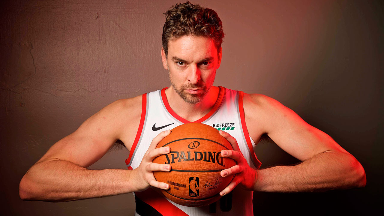Pau Gasol announces he is signing with FC Barcelona