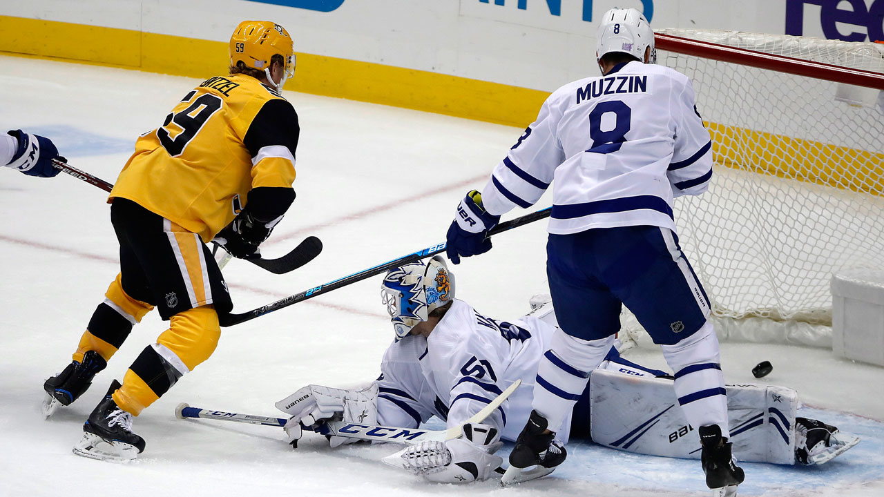 Kahun helps Penguins hand Maple Leafs fifth-straig